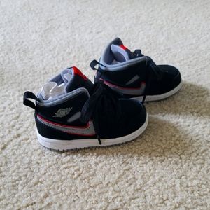 Baby AIR JORDANS size 6, 🔴⚫